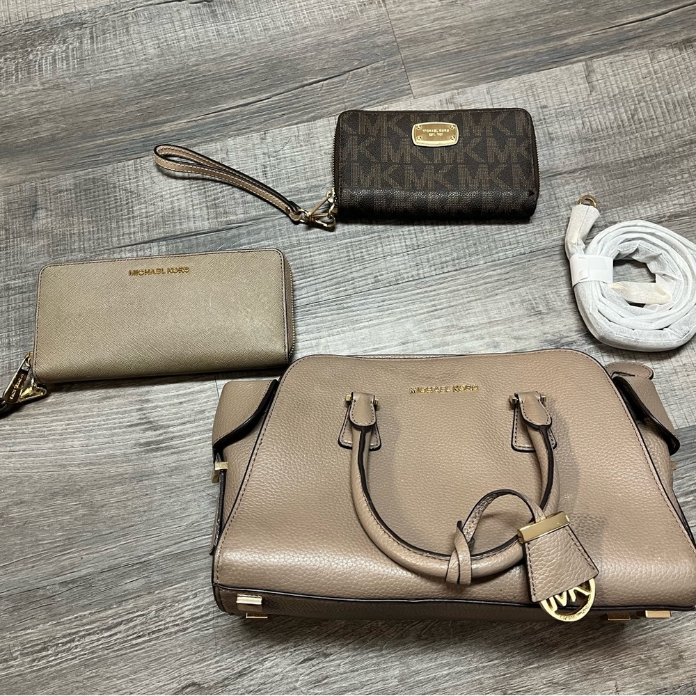 Michael Kors Purse and Wallets